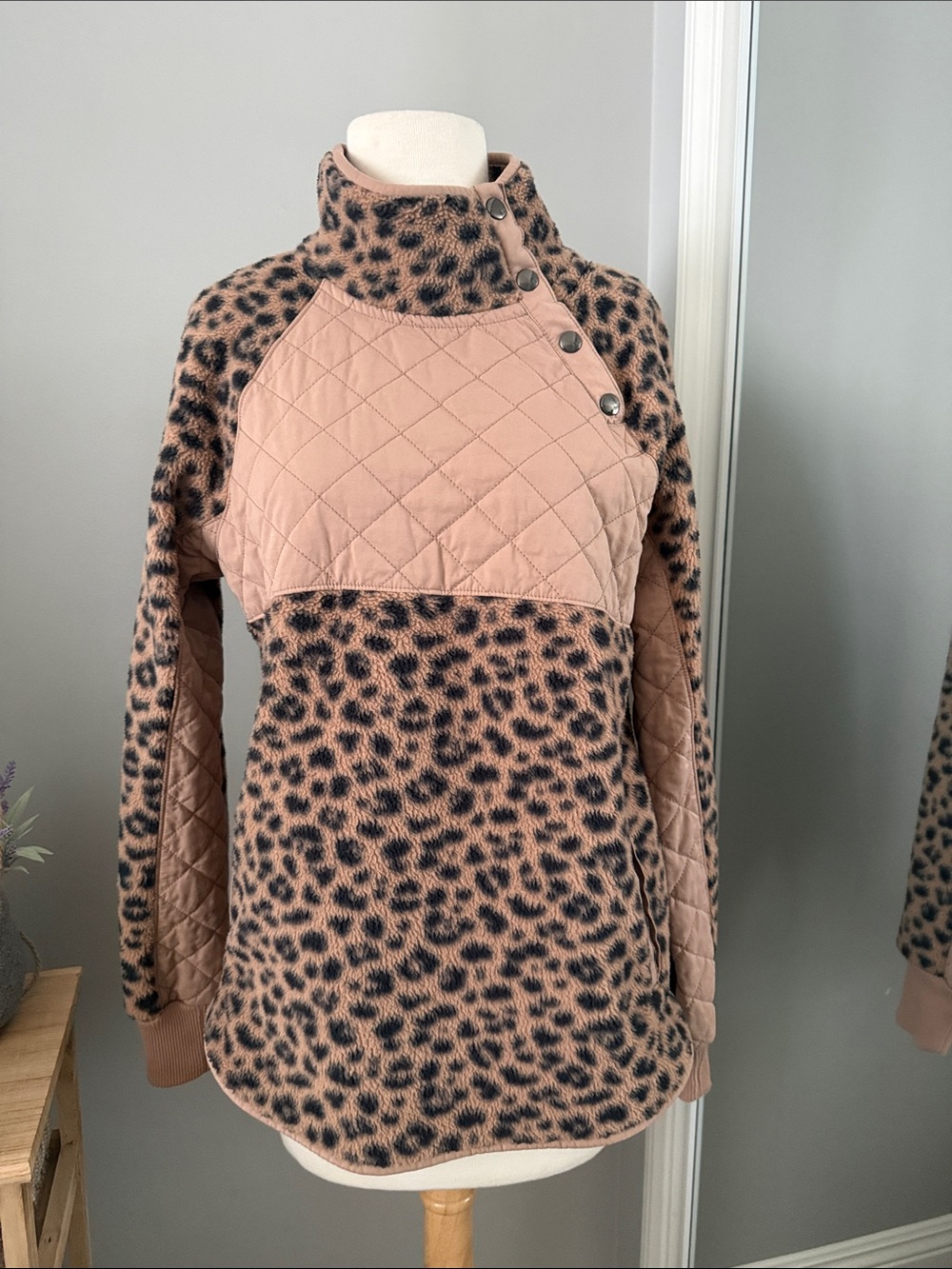 Abercrombie & Fitch Leopard Pullover